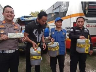 Satlantas Dan Reskrim Polres Tulungagung Selidiki Truck Tangki Pengangkut 6.000 Liter Solar Terguling Di JLS Tulungagung-Trenggalek
