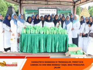 Hangatnya Ramadan di Trenggalek, Persit KCK Cabang XX Dim 0806 Berbagi Takjil bagi Pengguna Jalan